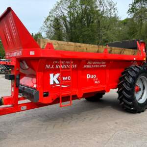 K TWO DUO 1000 MUCK SPREADER